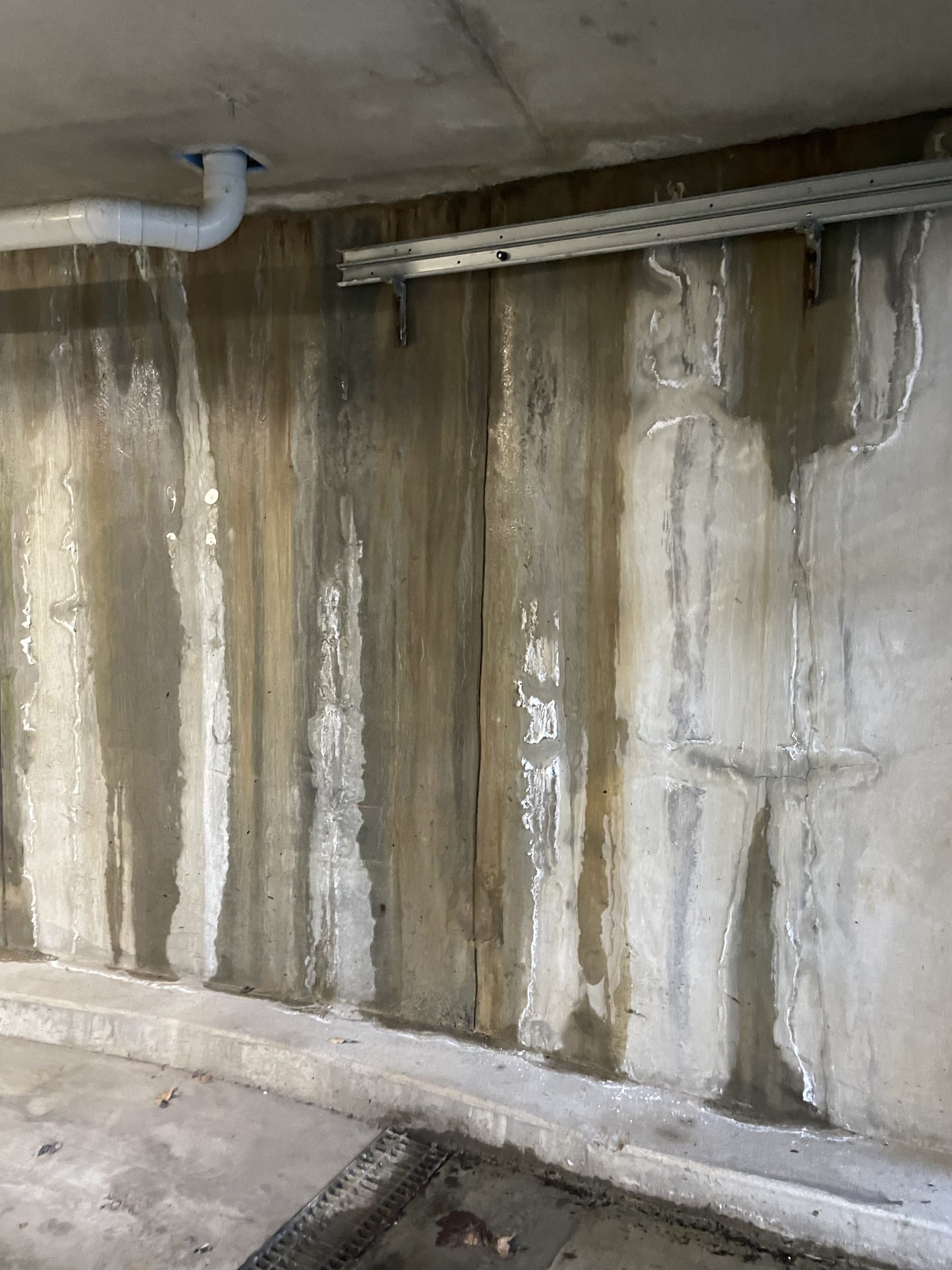 A picture of Water Ingress. PASG Projects specializes in the restoration of water ingress damage